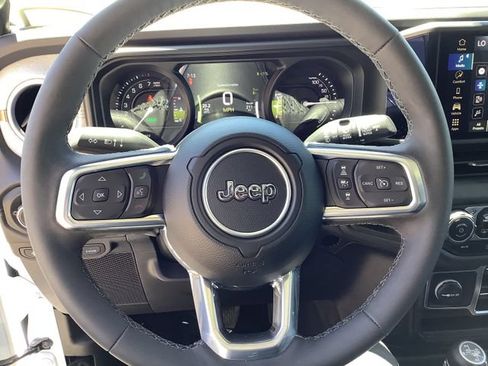 Used 2025 Jeep Wrangler Unlimited Sahara AWD/4WD image 11