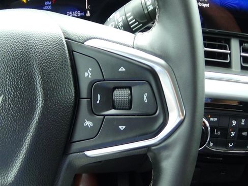Used 2025 Chevrolet Trax LT w/ LT Convenience Package FWD image 21