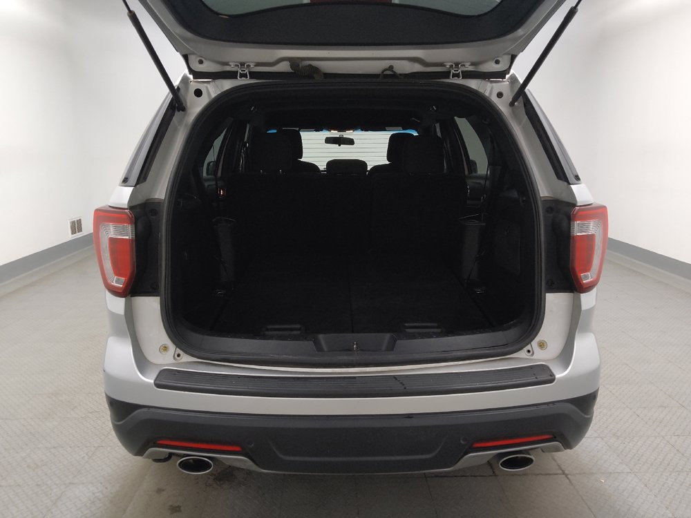 Used 2018 Ford Explorer XLT FWD image 29