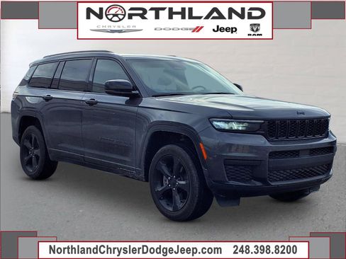 Used 2025 Jeep Grand Cherokee L Altitude image 1
