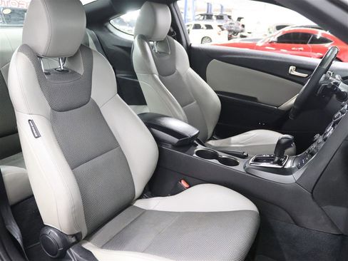 Used 2016 Hyundai Genesis 3.8 image 12