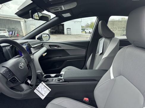 New 2025 Toyota Camry SE w/ Convenience Package FWD image 13