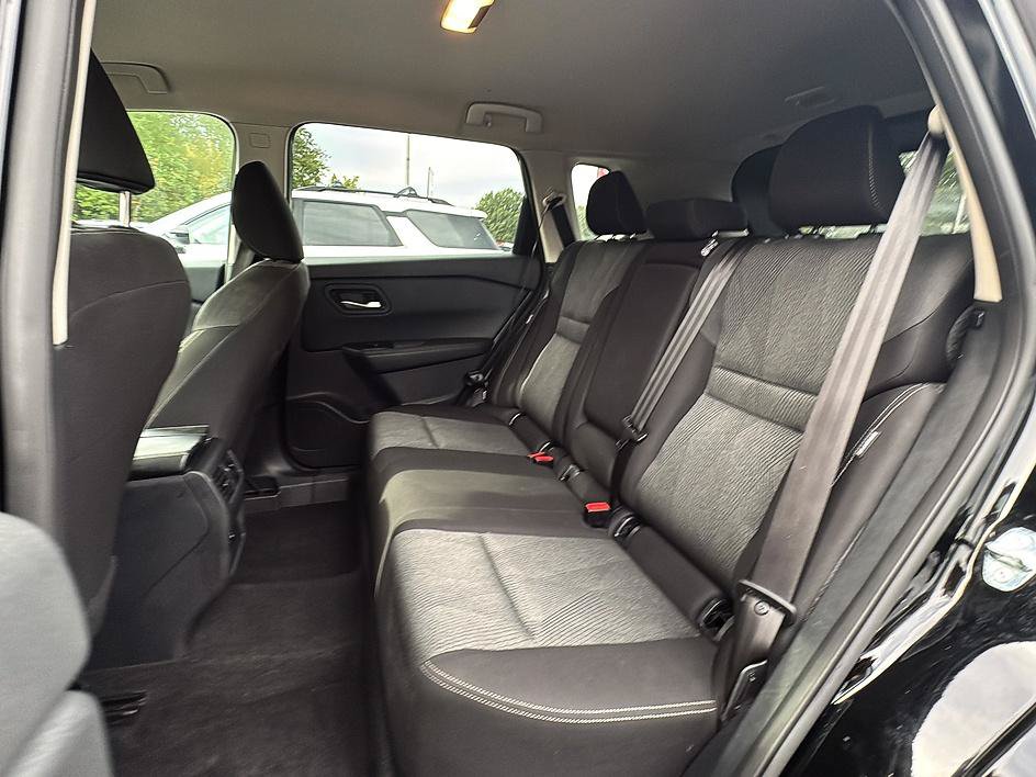 Certified 2025 Nissan Rogue SV FWD image 18