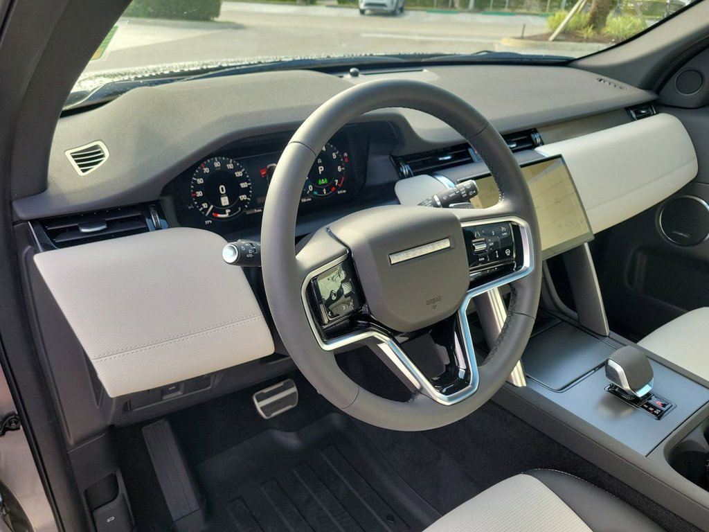 New 2025 Land Rover Discovery Sport Dynamic SE AWD/4WD image 25