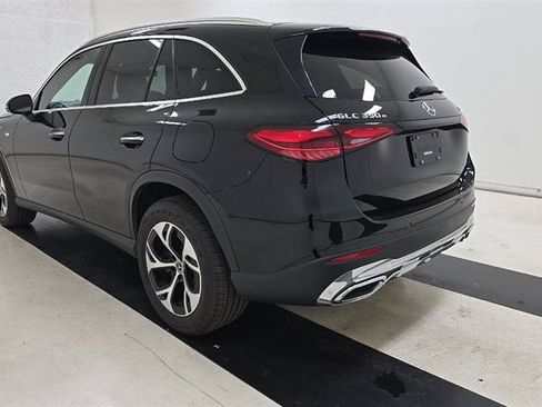 Used 2025 Mercedes-Benz GLC 350e 4MATIC w/ Advanced USB Package image 4