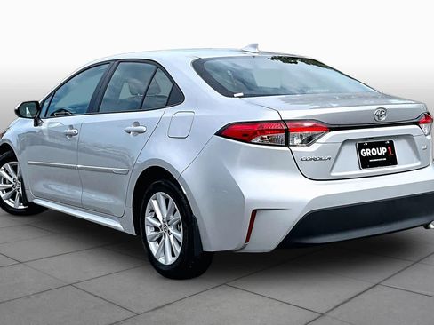 Used 2025 Toyota Corolla LE w/ LE Premium Package FWD image 12
