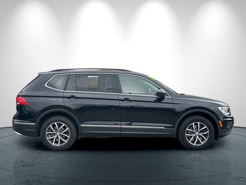 Used 2020 Volkswagen Tiguan SE w/ Panoramic Sunroof Package image 3