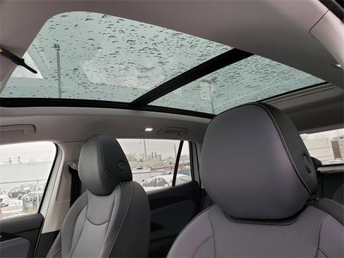 New 2026 Volkswagen Tiguan SE image 7