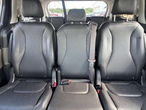 Used 2026 Kia Carnival FWD image 41