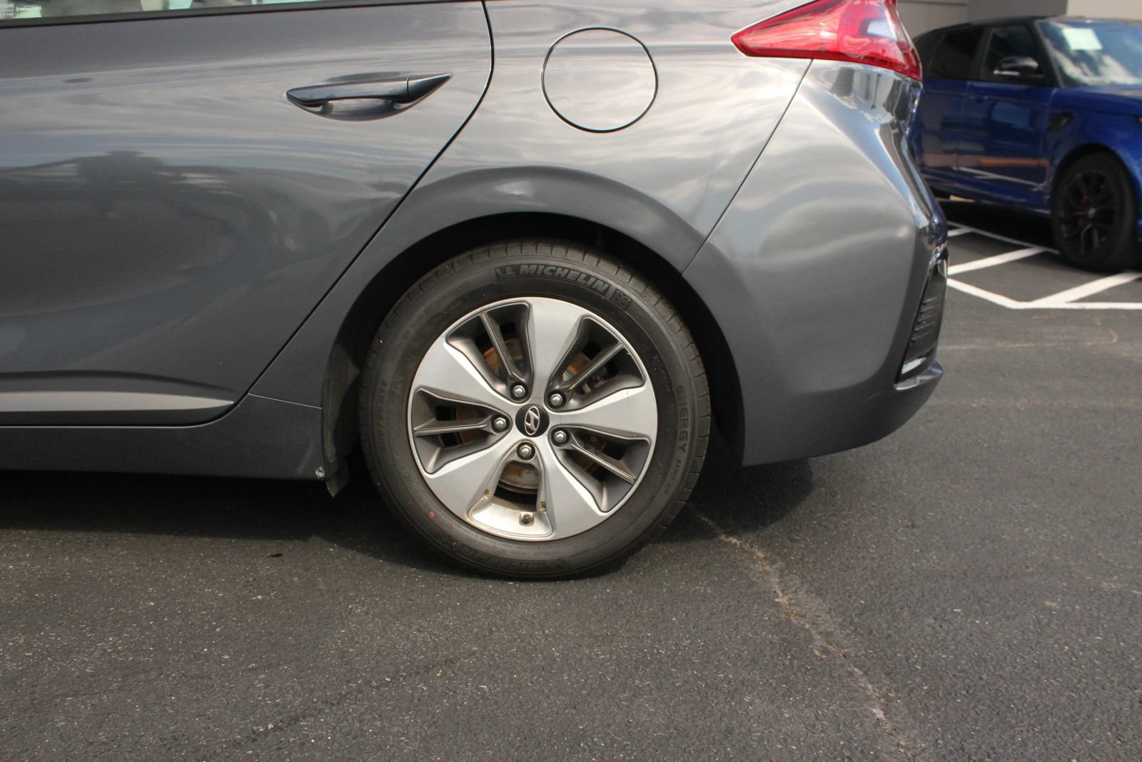 Used 2018 Hyundai Ioniq Plug-In Hybrid FWD image 4