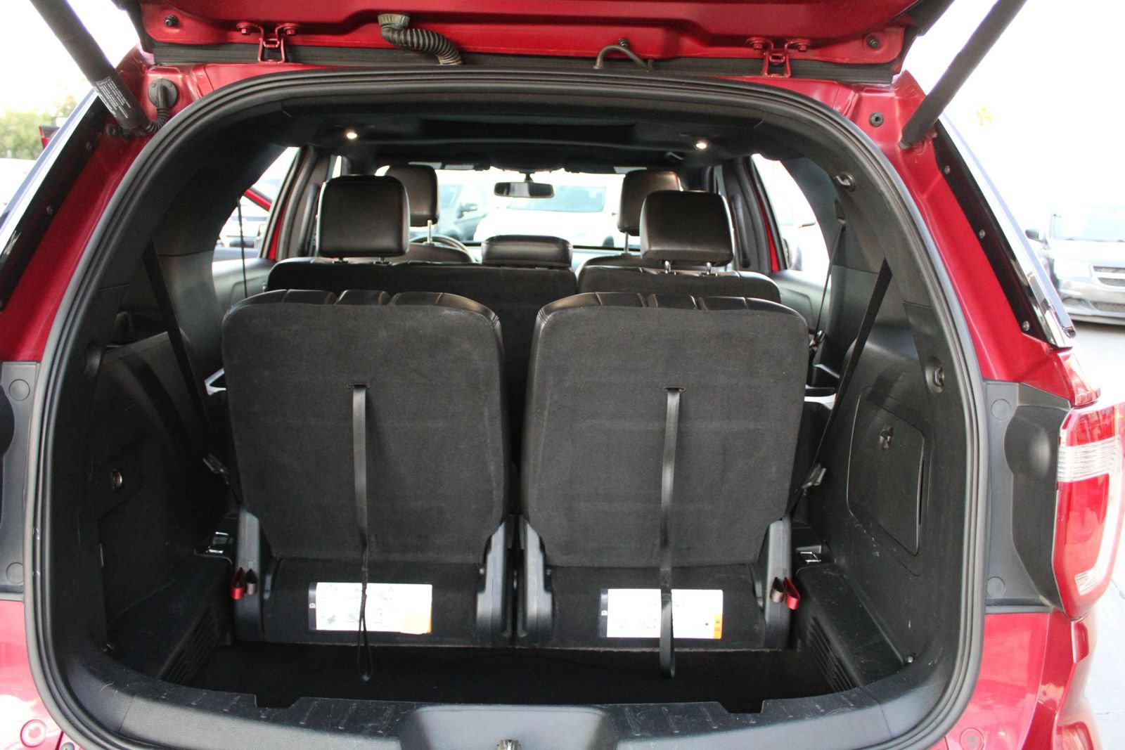 Used 2018 Ford Explorer XLT w/ Equipment Group 202A FWD image 35