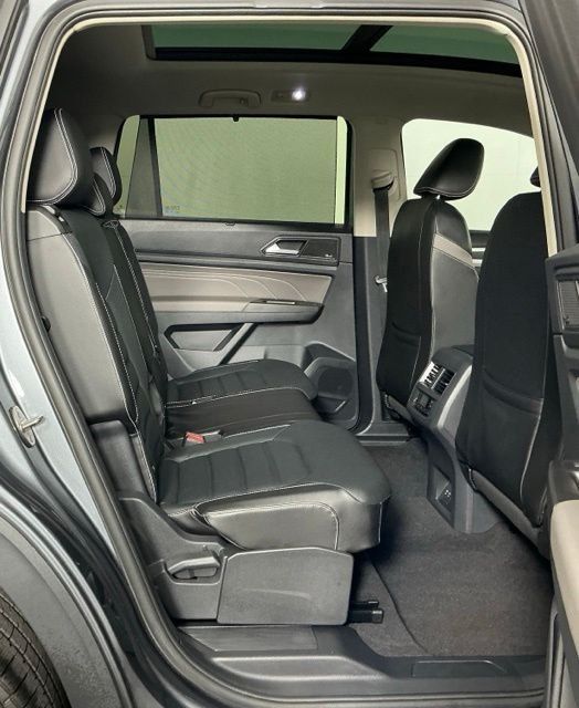 Used 2022 Volkswagen Atlas SEL Premium AWD/4WD image 24