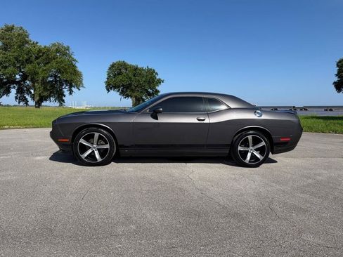 Used 2019 Dodge Challenger SXT RWD image 2