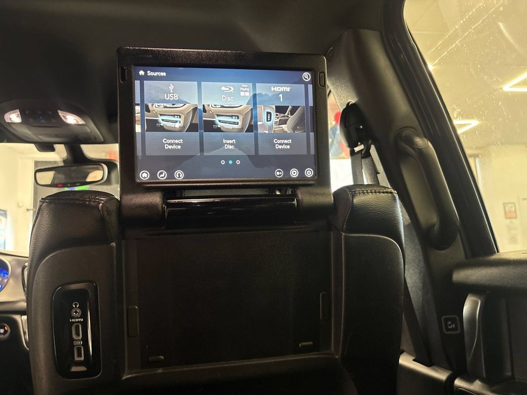 Used 2019 Chrysler Pacifica Touring-L Plus w/ Advanced Safetytec Group FWD image 18