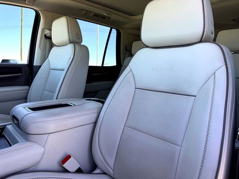 Used 2022 GMC Yukon Denali w/ Advanced Technology Package image 13