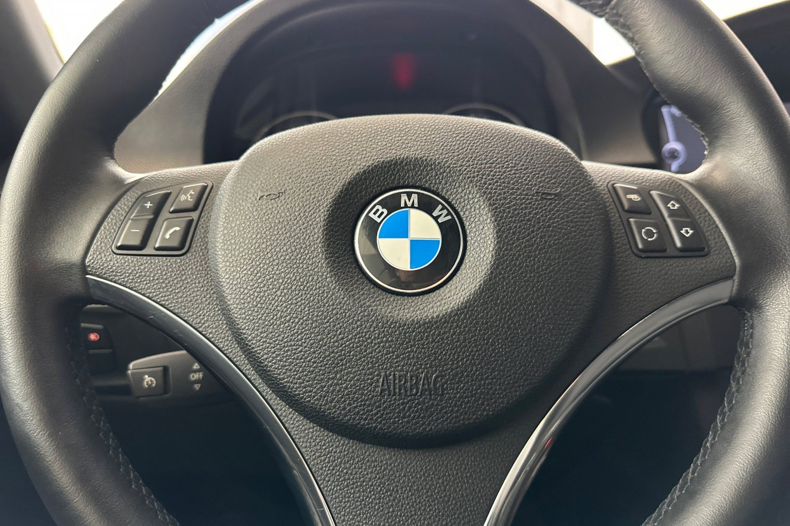 Used 2011 BMW 335i Convertible RWD image 10