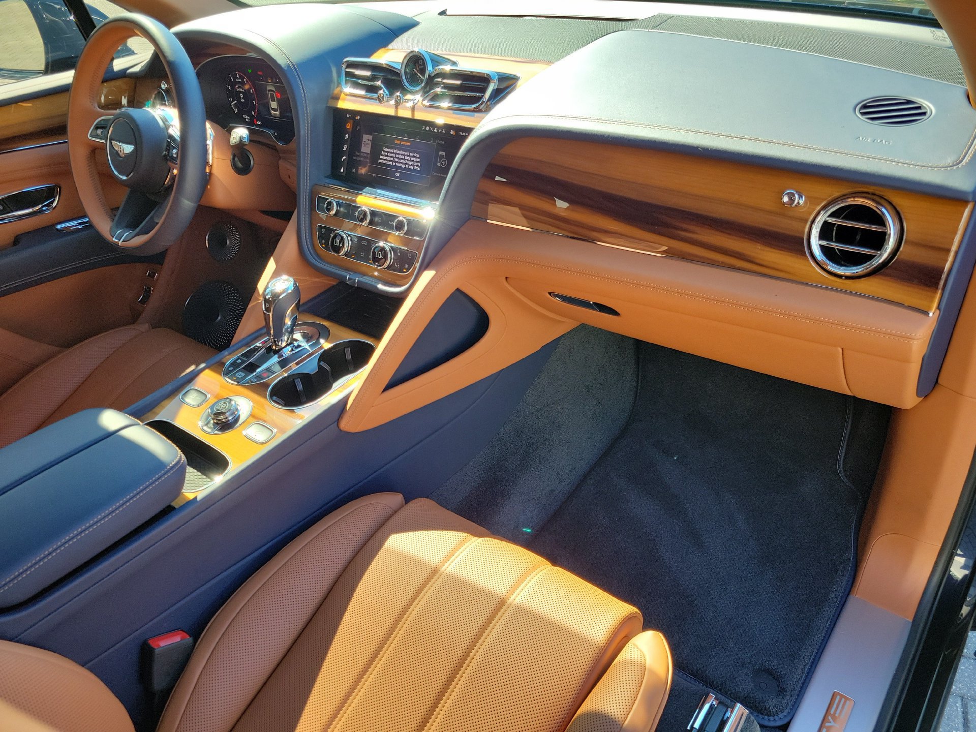 Certified 2025 Bentley Bentayga Extended Wheelbase AWD/4WD image 3