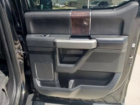 Used 2015 Ford F150 Platinum w/ Equipment Group 701A Luxury AWD/4WD image 19