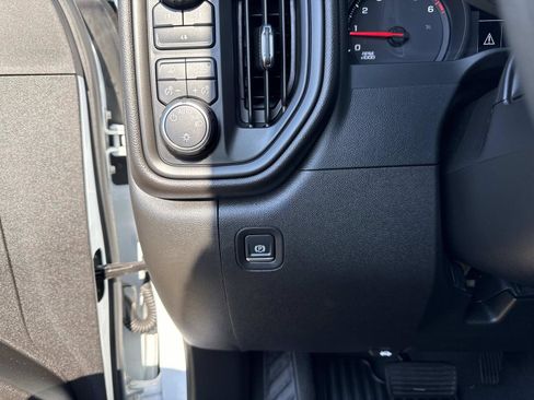 Used 2025 Chevrolet Silverado 2500 Custom w/ Custom Value Package image 30