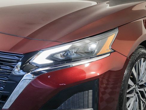 Used 2023 Nissan Altima 2.5 SV image 4