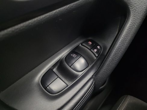Used 2015 Nissan Rogue SV w/ SV Premium Package AWD/4WD image 27