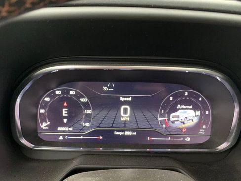 Used 2023 GMC Yukon XL AT4 image 4