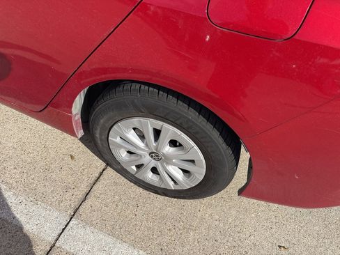 Used 2022 Toyota Prius L Eco image 9