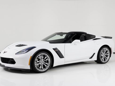 Used 2015 Chevrolet Corvette Z06 w/ 3LZ Preferred Equipment Group image 9