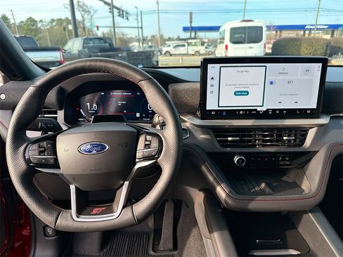 Used 2025 Ford Explorer ST image 19