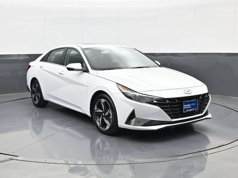 Certified 2021 Hyundai Elantra SEL w/ Convenience + Premium Package FWD image 4