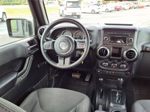 Used 2017 Jeep Wrangler Unlimited Sport image 22