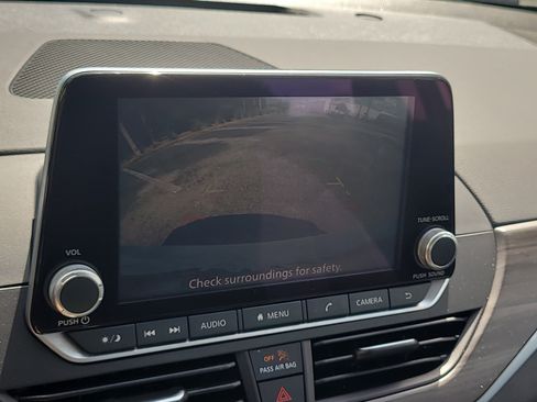 Used 2025 Nissan Altima 2.5 SV FWD image 38