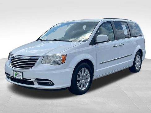 Used 2015 Chrysler Town & Country Touring w/ Driver Convenience Group FWD image 3