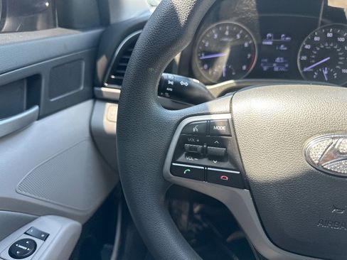 Used 2017 Hyundai Elantra SE FWD image 31