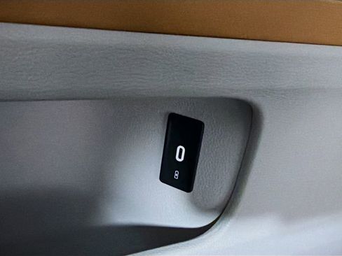 New 2025 Volkswagen ID. Buzz 1st Edition image 28