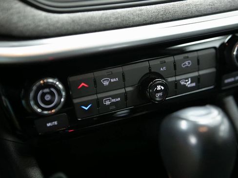 Used 2023 Jeep Compass Latitude image 20