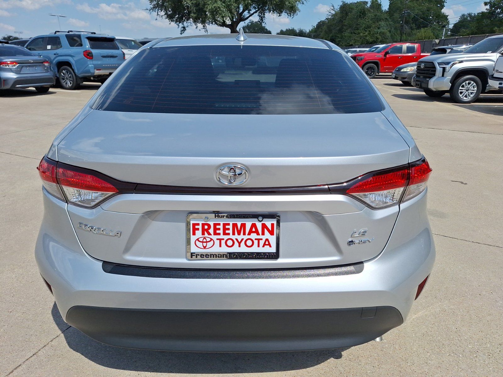 Used 2026 Toyota Corolla LE FWD image 5
