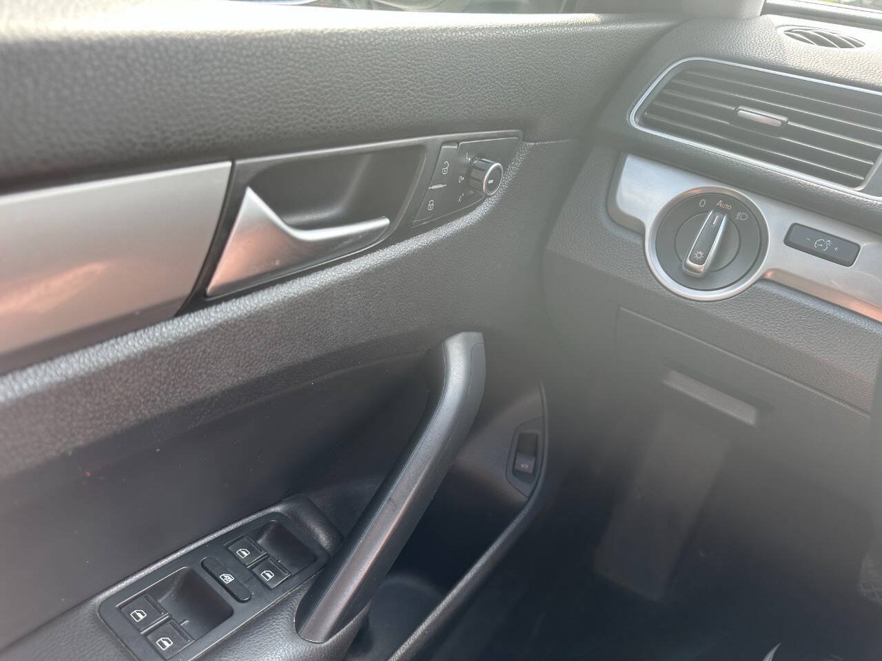 Used 2015 Volkswagen Passat 1.8T Wolfsburg Edition FWD image 17