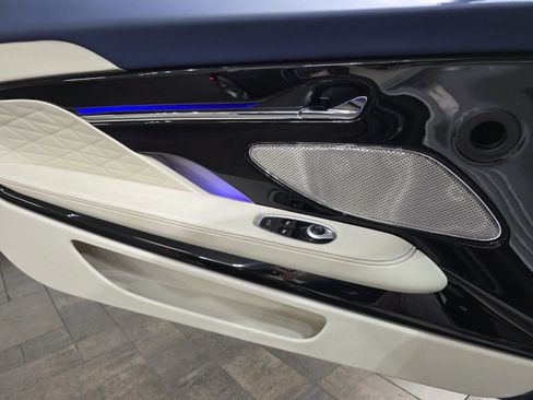 Used 2025 Aston Martin DB12 Convertible image 16