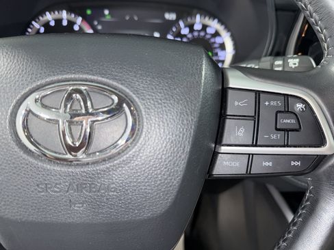 Used 2024 Toyota Highlander LE image 31