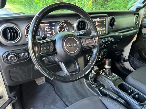 Used 2022 Jeep Wrangler Unlimited Sport AWD/4WD image 2