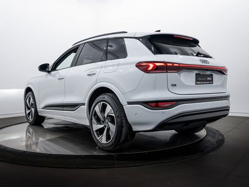 Certified 2025 Audi Q6 e-tron Premium Plus image 5