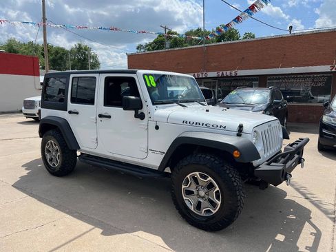 Used 2018 Jeep Wrangler Unlimited Rubicon w/ Max Tow Package AWD/4WD image 4