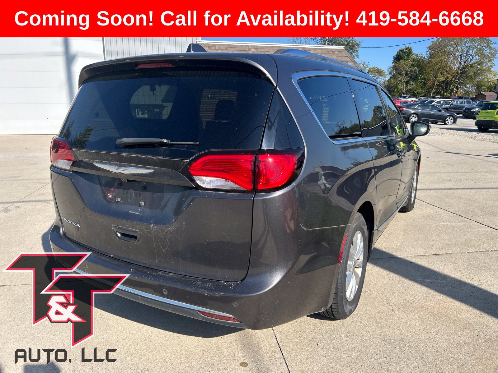 Used 2018 Chrysler Pacifica Touring-L FWD image 4