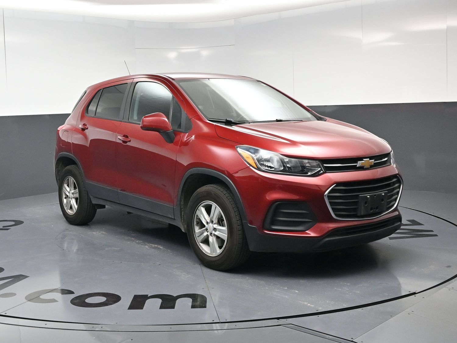 Used 2021 Chevrolet Trax LS w/ Tint and Cruise Package AWD/4WD image 2