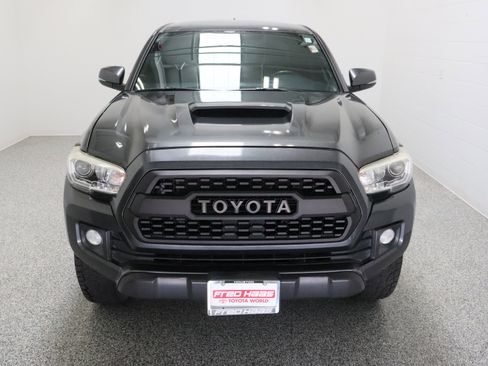 Used 2018 Toyota Tacoma TRD Sport w/ Technology Package RWD image 3