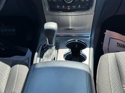 Used 2019 Jeep Grand Cherokee Laredo AWD/4WD image 16