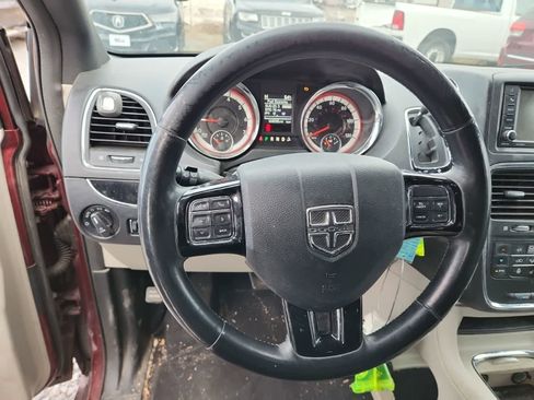 Used 2017 Dodge Grand Caravan SXT w/ Driver Convenience Group image 12