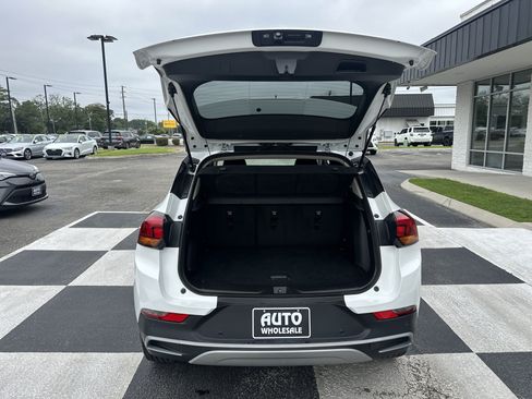 Used 2024 Buick Encore GX Preferred w/ Comfort Package FWD image 5