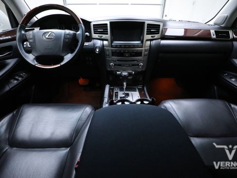 Used 2013 Lexus LX 570 4WD w/ Preferred Accessory Pkg image 13